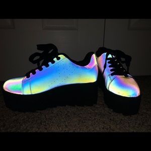 YRU LaLa Reflective Platforms